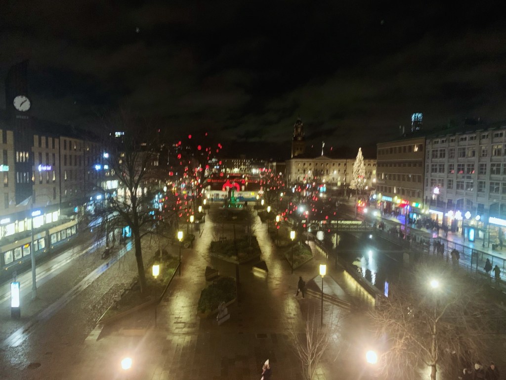 Vecka 52: ledig, second hand, annandags tomte, nyår, maken vigselförrättare